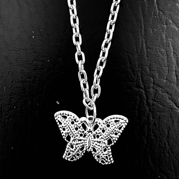 Jewelry - Butterfly Necklace 16”-18” NEW ⭐️